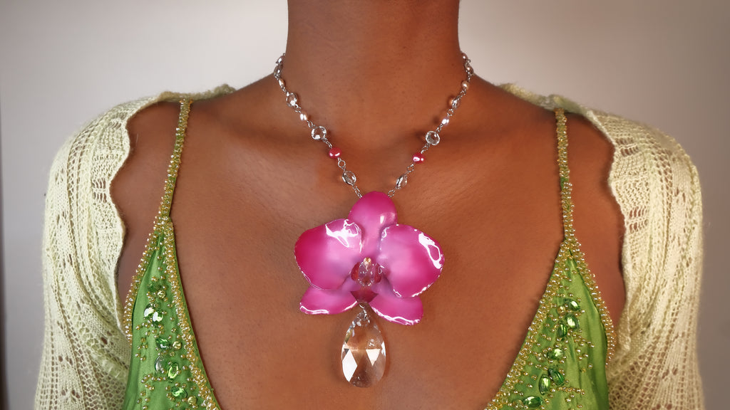 Aura Teardrop Pendant