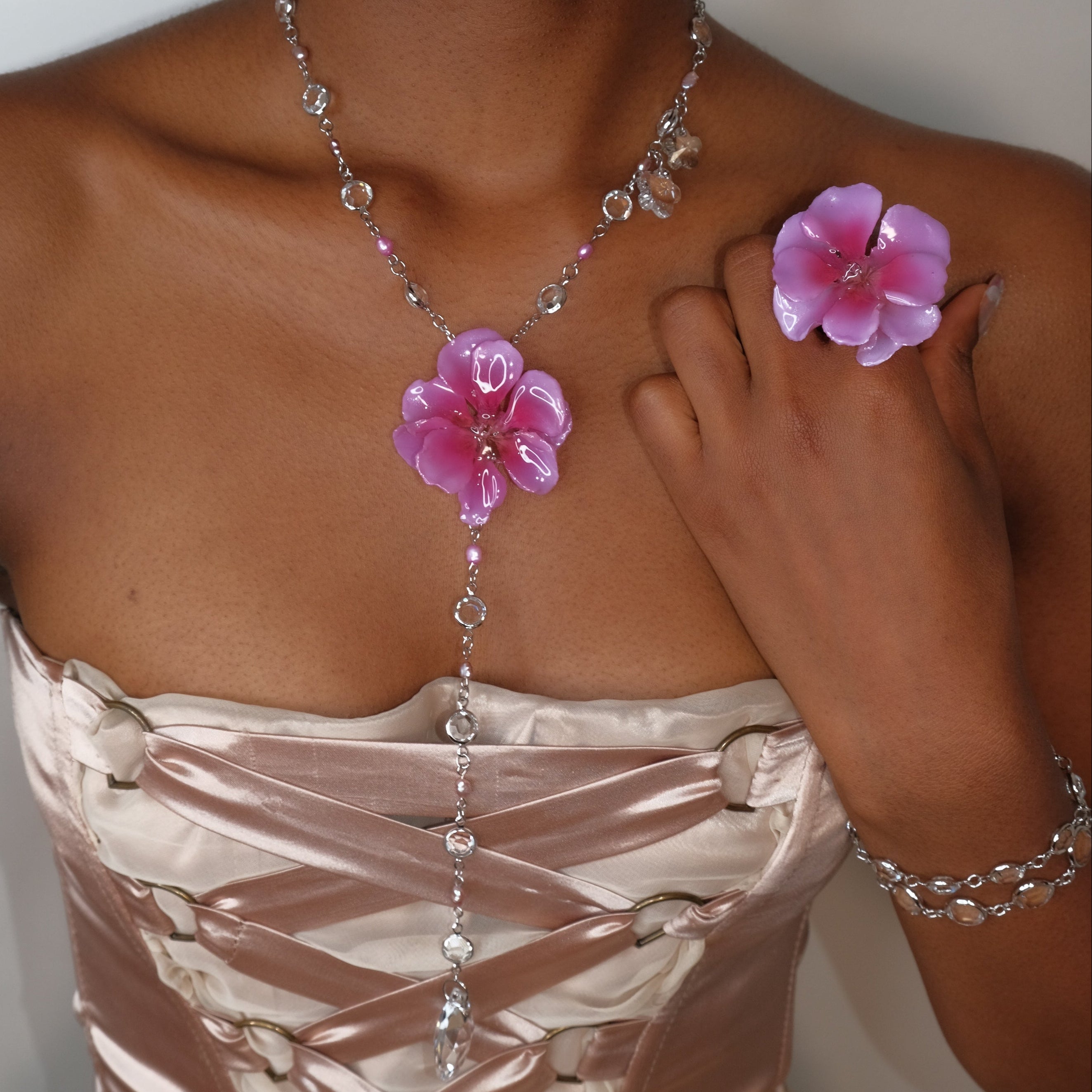 Vera Teardrop Lariat