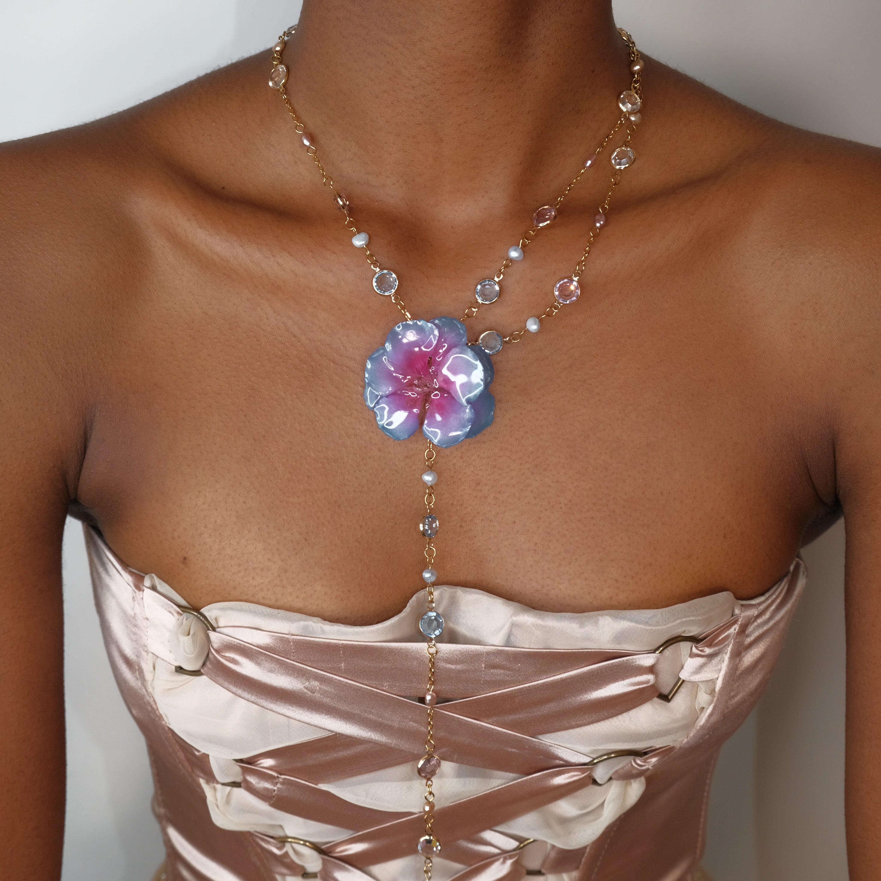 Estelle Lariat