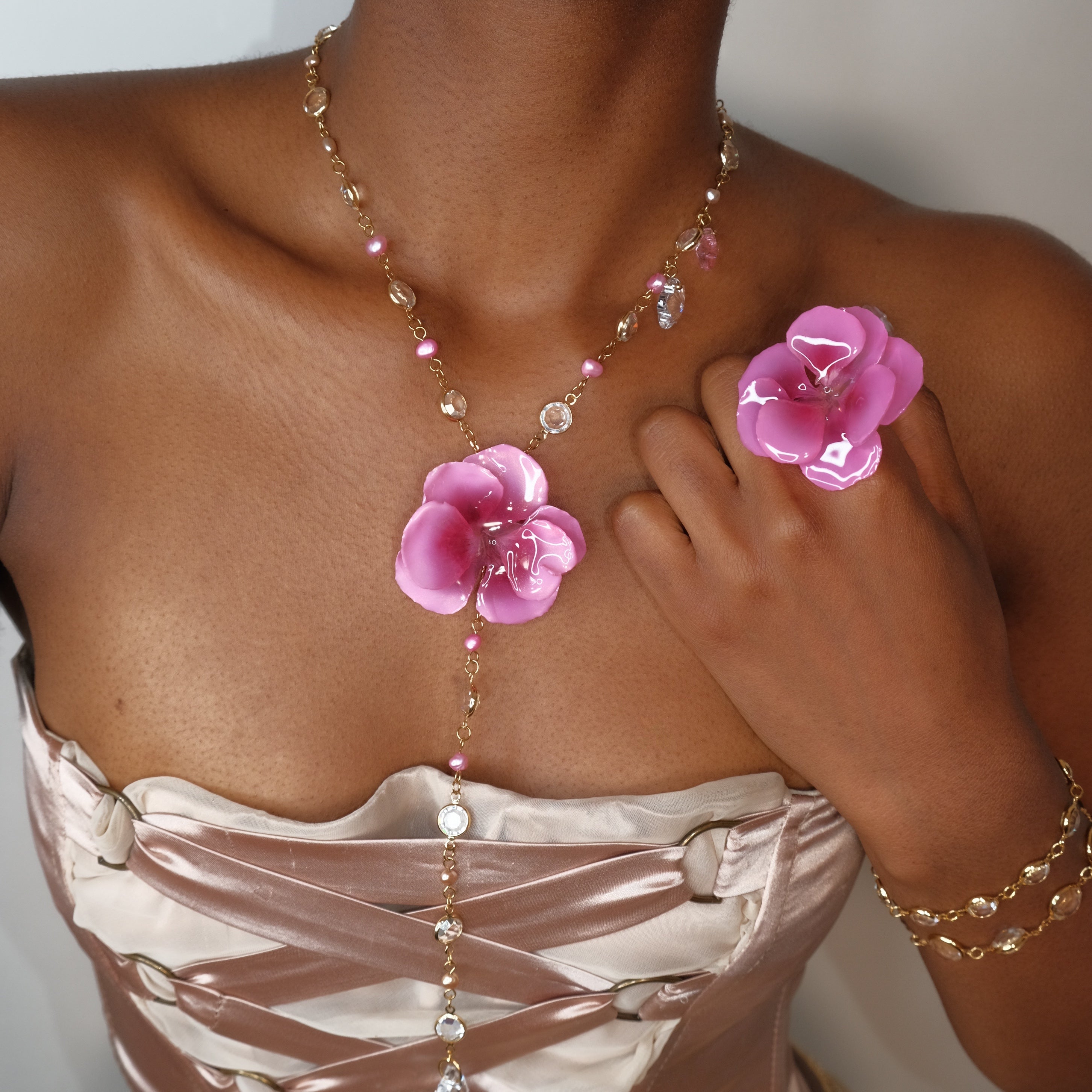 Vera Teardrop Lariat
